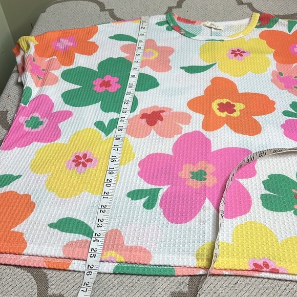 Hopely Floral waffle oversized Top with Vibrant Colors - Picture 6 of 11
